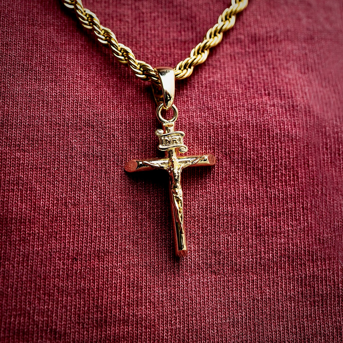 Crucifix Pendant in Yellow Gold