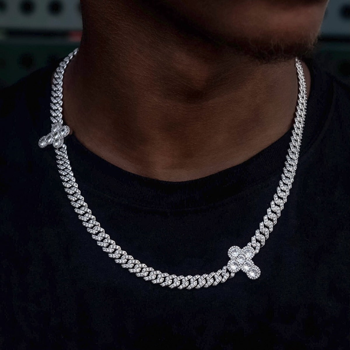 Diamond Prong Rounded Cross Chain