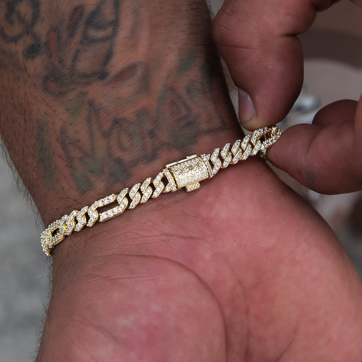 Diamond Figaro Bracelet in Yellow Gold- 6mm
