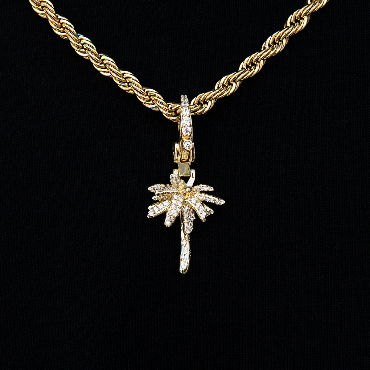 Palm Tree Clip On Pendant in Yellow Gold