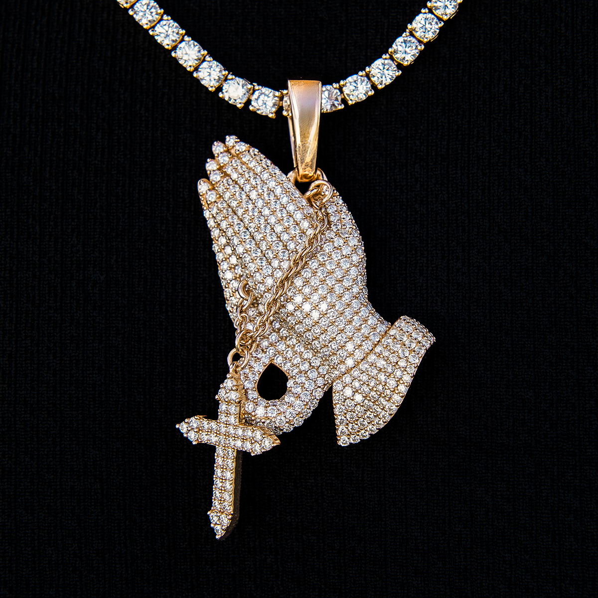 Men's Moissanite Praying Hands Pendant in Yellow Gold Vermeil