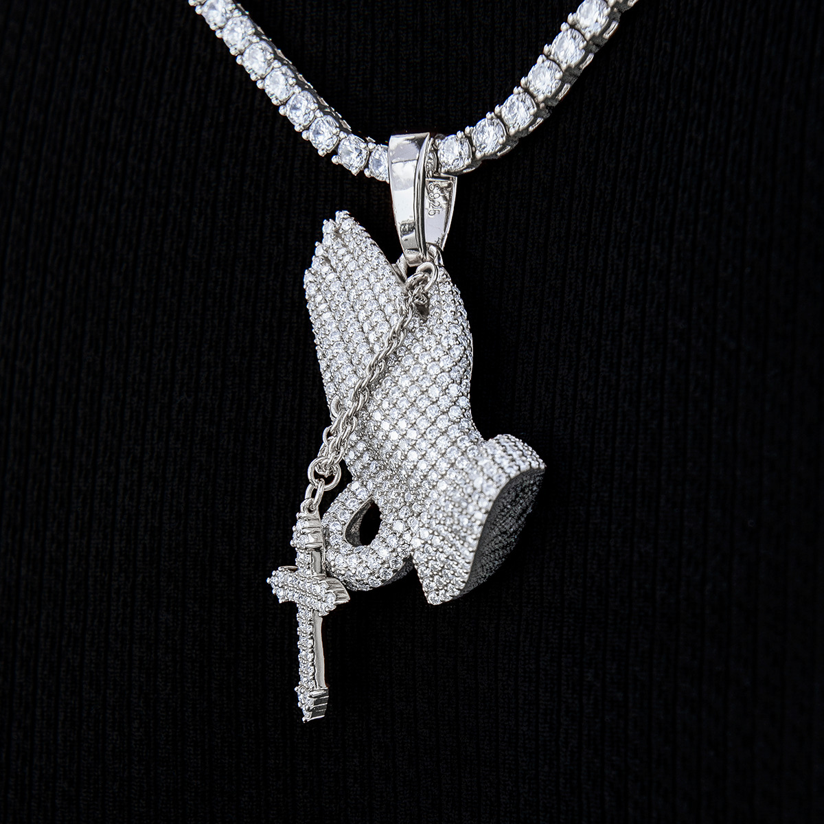 Men's Moissanite Praying Hands Pendant in White Gold Vermeil