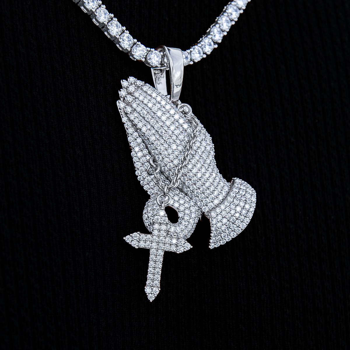 Men's Moissanite Praying Hands Pendant in White Gold Vermeil