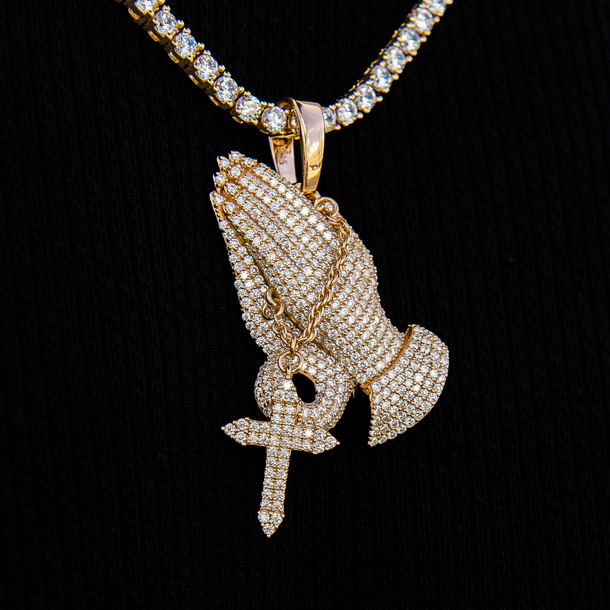 Men's Moissanite Praying Hands Pendant in Yellow Gold Vermeil