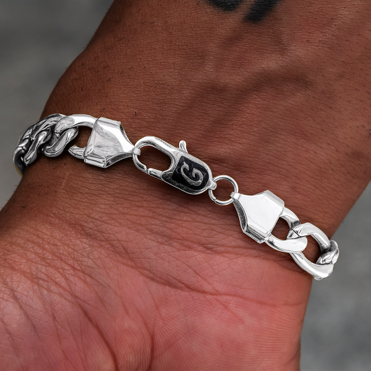 Figaro Chain Bracelet in White Gold- 9mm