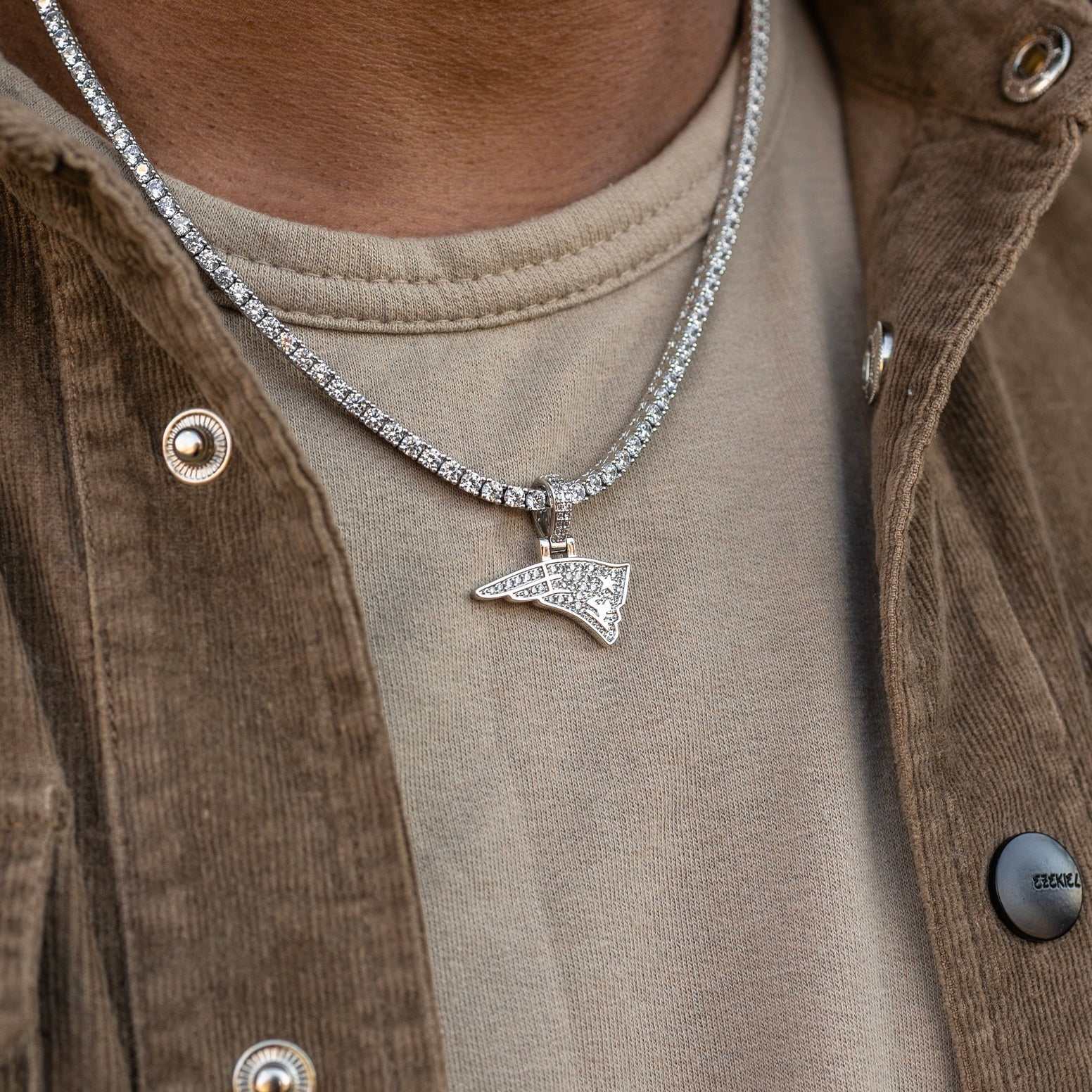 New England Patriots Official NFL Micro Logo Pendant - White Gold