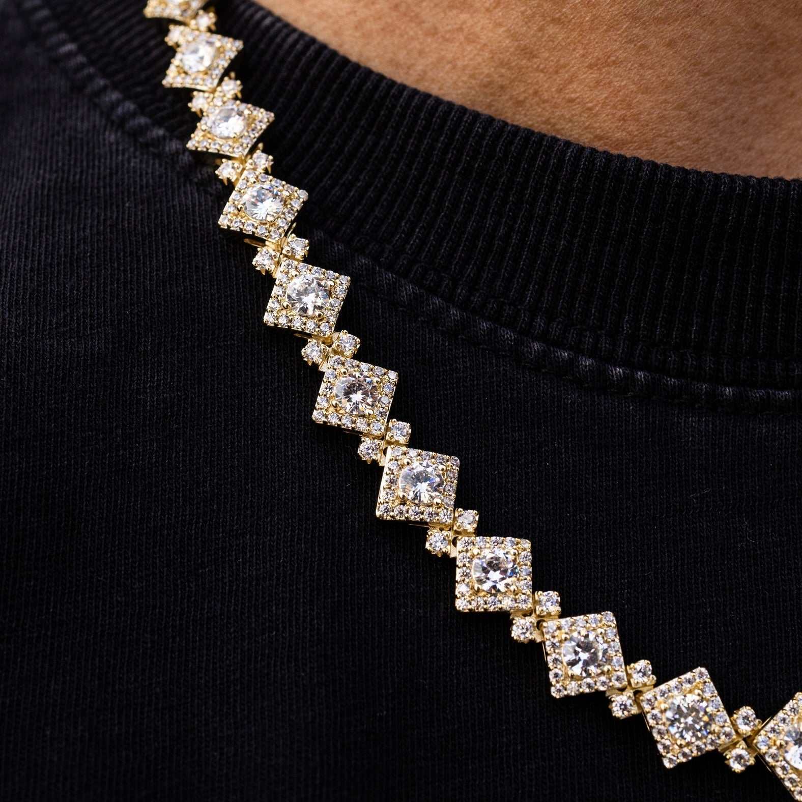 Cloister Link Chain in Yellow Gold