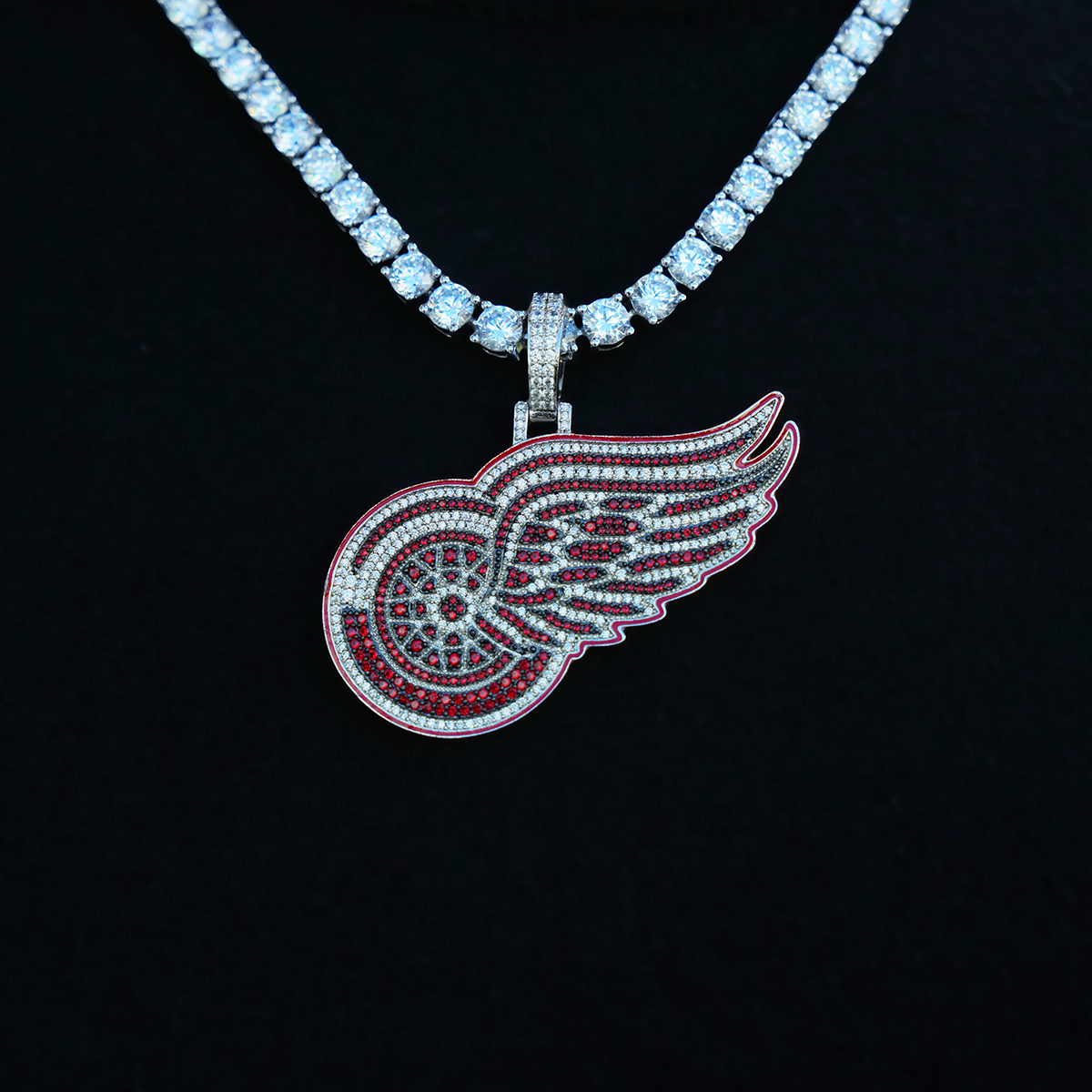 Detroit Red Wings Official NHL Logo Pendant in White Gold