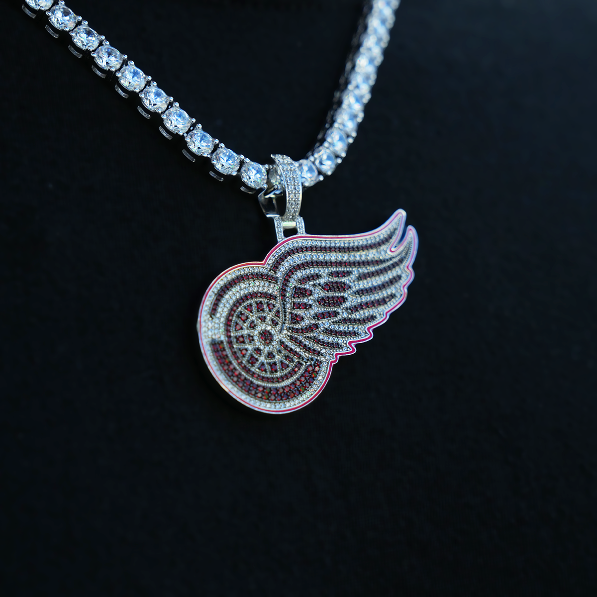 Detroit Red Wings Official NHL Logo Pendant in White Gold