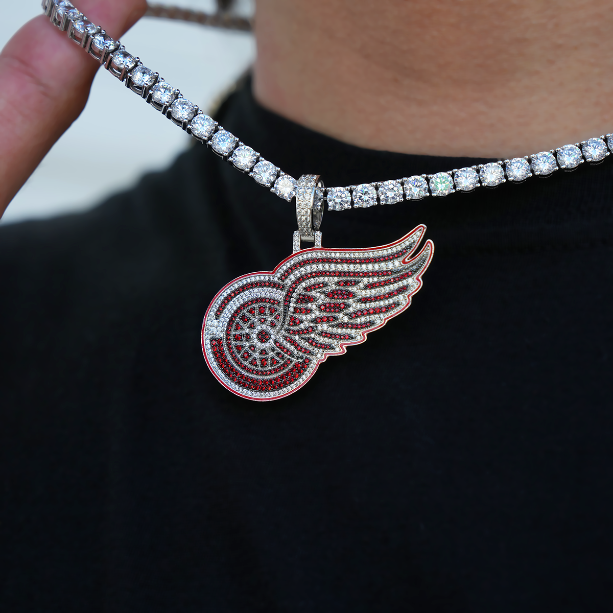 Detroit Red Wings Official NHL Logo Pendant in White Gold