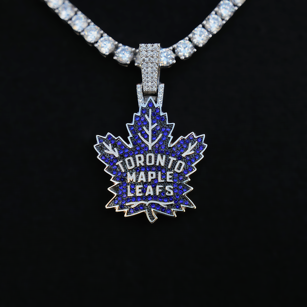 Toronto Maple Leafs Official NHL Logo Pendant in White Gold
