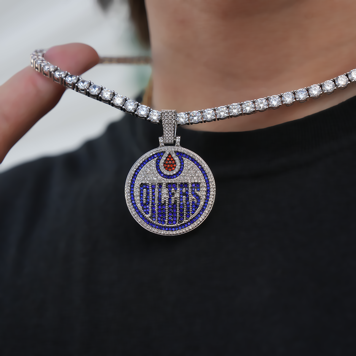 Edmonton Oilers Official NHL Logo Pendant in White Gold