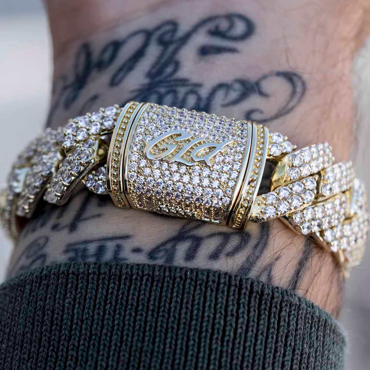 Diamond Prong Link Bracelet in Yellow Gold - 19mm