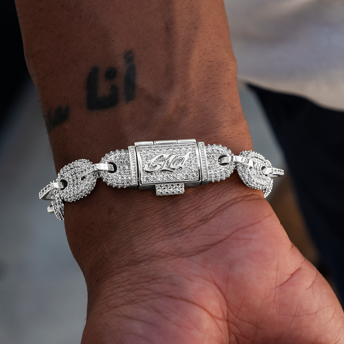Diamond Puffed Mariner Bracelet in White Gold- 12mm
