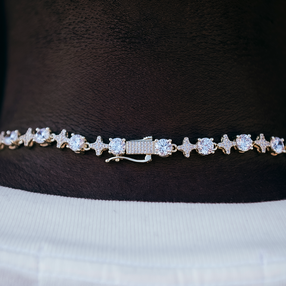 Round Stone Star Tennis Chain in Yellow Gold