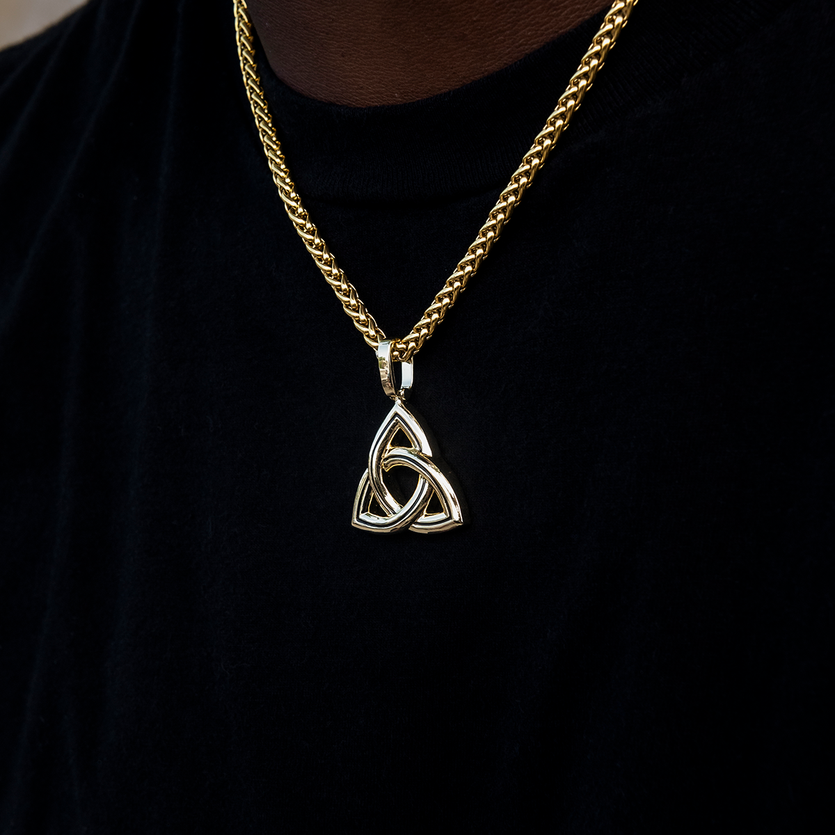Trinity Knot Pendant in Yellow Gold