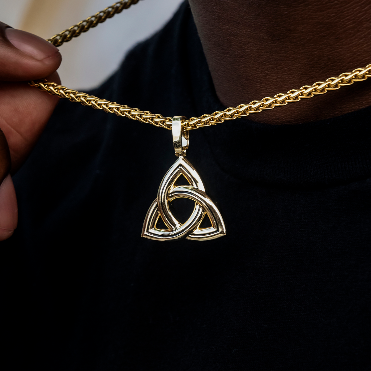 Trinity Knot Pendant in Yellow Gold