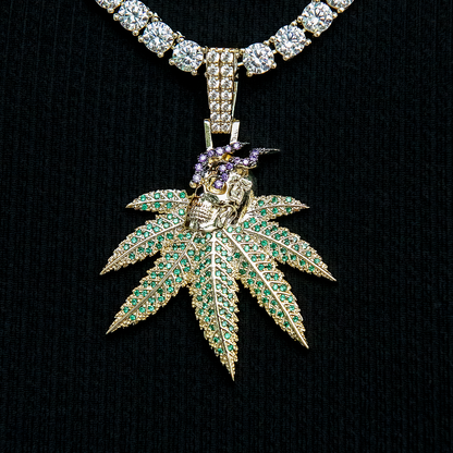 Smoking Skull Leaf Pendant - Yellow Gold