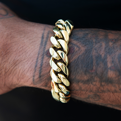 Signature Cuban Link Bracelet in Yellow Gold- 19mm