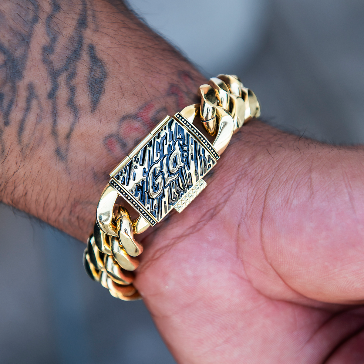 Signature Cuban Link Bracelet in Yellow Gold- 19mm