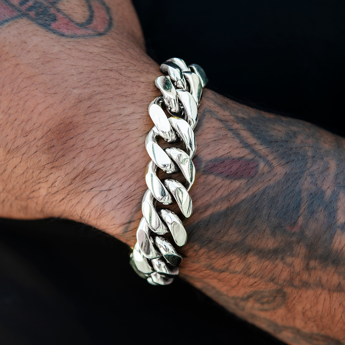 Signature Cuban Link Bracelet in White Gold- 19mm