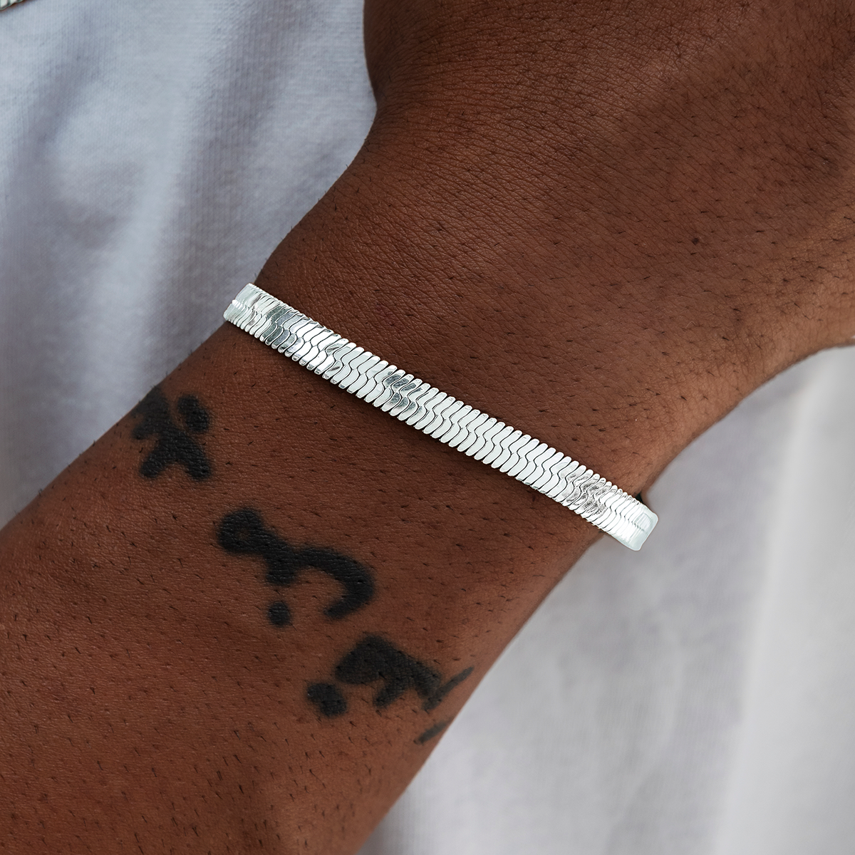 Herringbone Bracelet in White Gold - 8mm