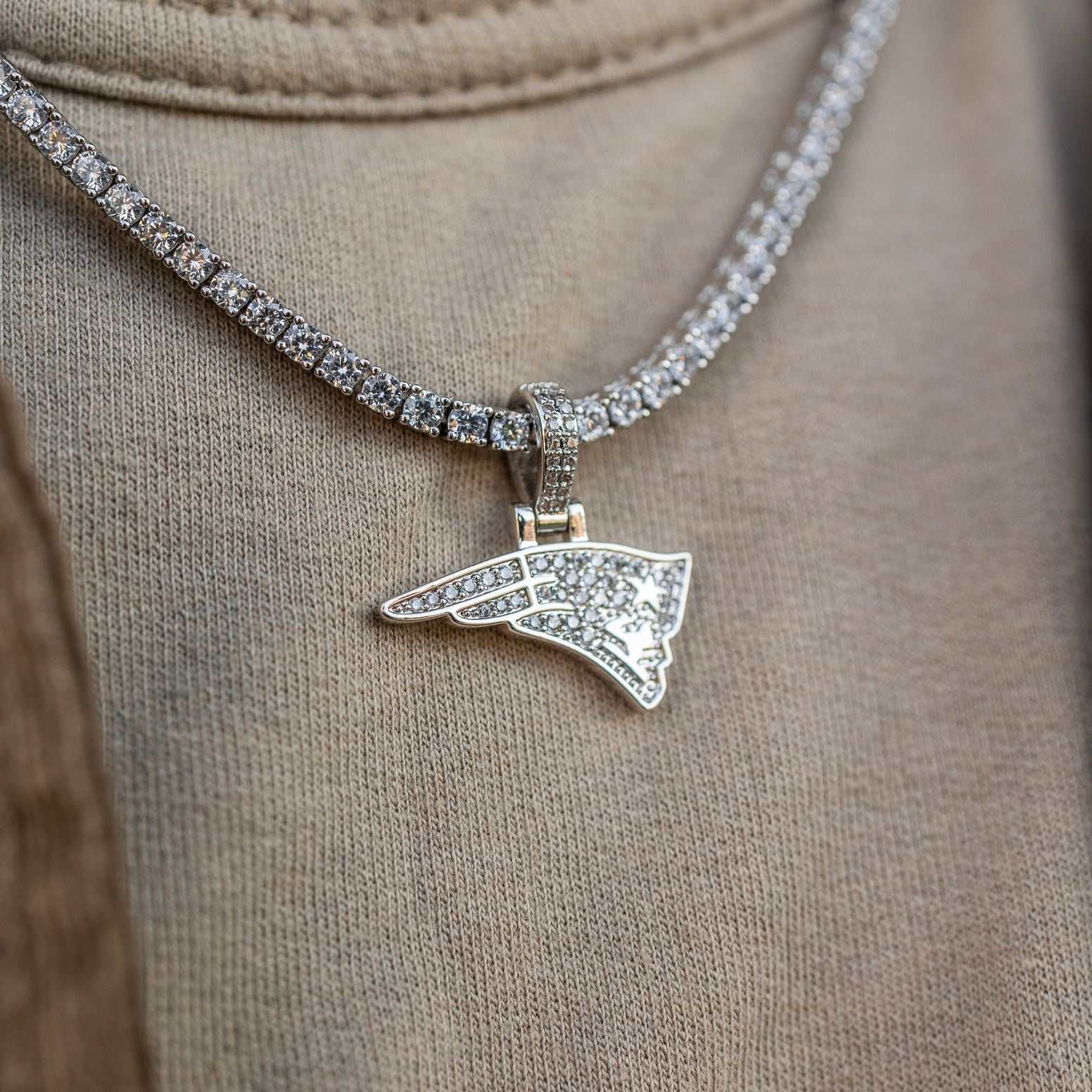 New England Patriots Official NFL Micro Logo Pendant - White Gold