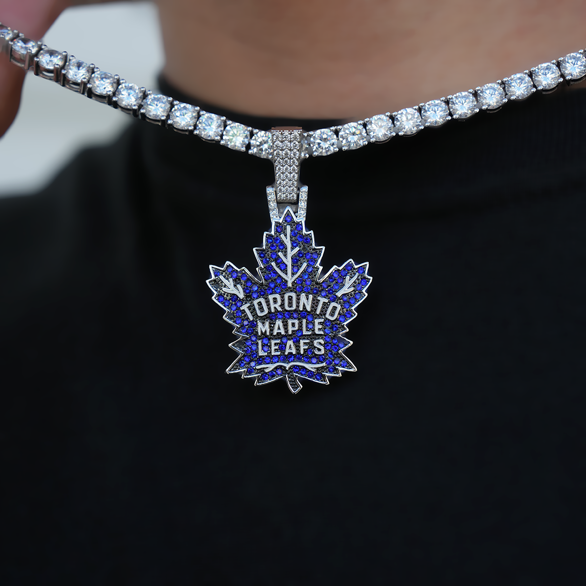 Toronto Maple Leafs Official NHL Logo Pendant in White Gold