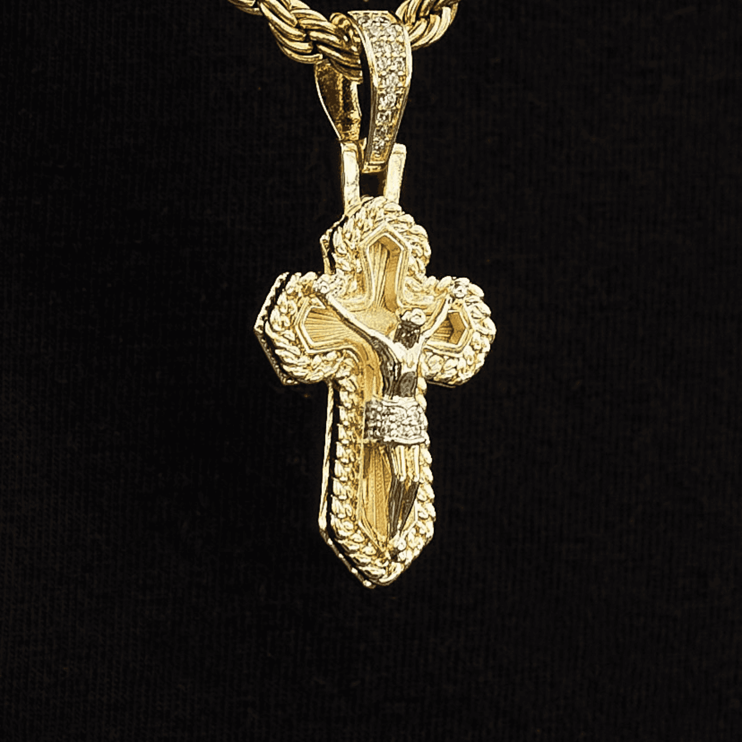 Icon Cross Pendant in Yellow Gold